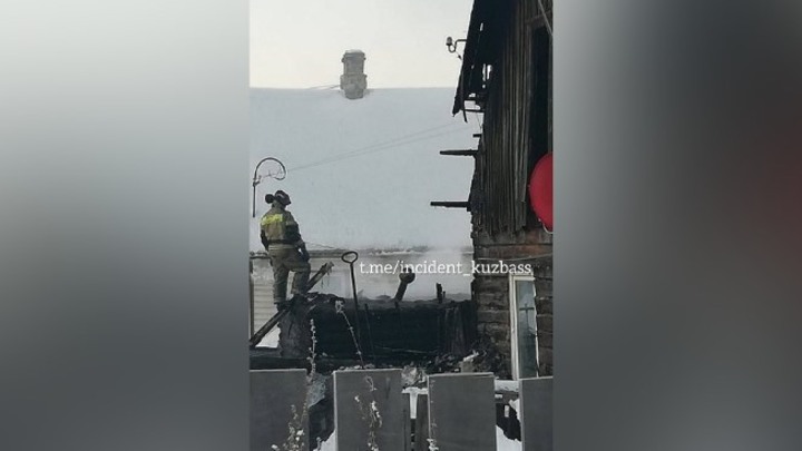 Вызванные на тушение пожара две машины застряли в сугробах в Кемерове