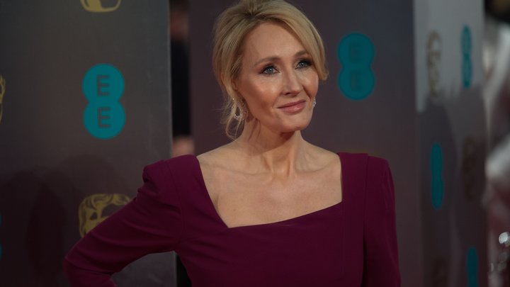 Пранкеры Вован и Лексус спросили у Роулинг, откуда на лбу Гарри Поттера шрам в форме Z. “Ответ убил”