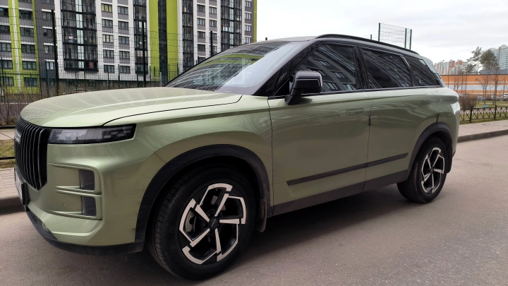 Заброшенный завод GM под Петербургом оживает: рядом замечены сотни новых Jaecoo
