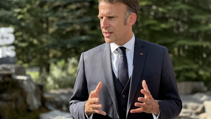 Такого не было в истории Франции: Иллюзорный мир Макрона рухнул. Русским признались в любви