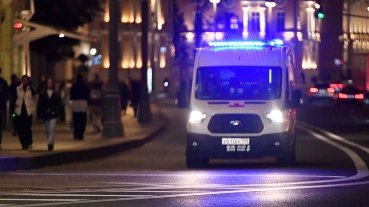 В ночь на 1 октября в Екатеринбурге разъяренная толпа избила мужчину на улице