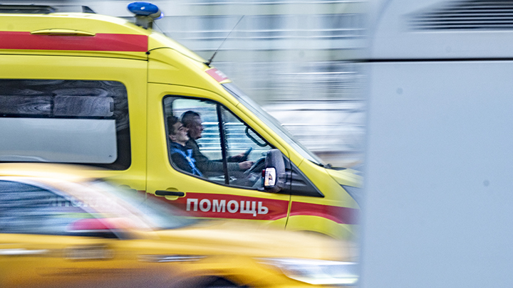 В Бердске 11-летний хоккеист скончался на школьном дворе