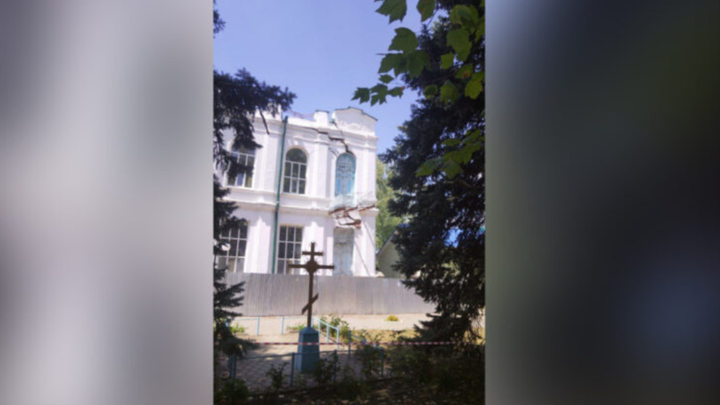 В Кореновске может обрушиться стена женского монастыря