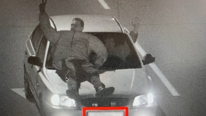 Под Ивановом 19-летний водитель иномарки прокатил друга на капоте по трассе со скоростью 93 км/ч