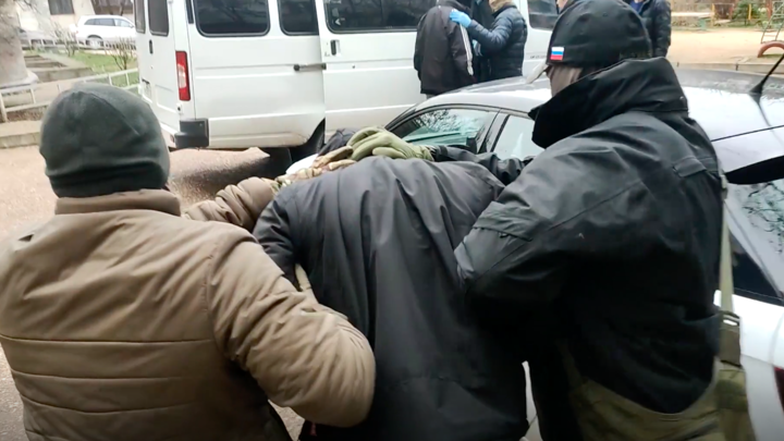 В Севастополе задержали пособников украинских спецслужб по подозрению в передаче секретных данных