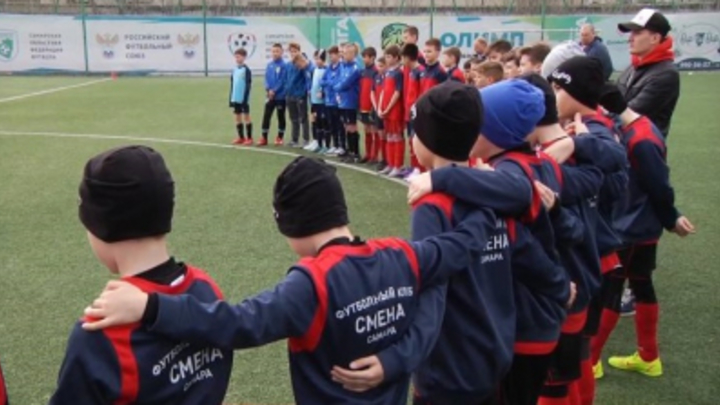 Юные футболисты в Самаре играют в честь погибших сотрудников МВД