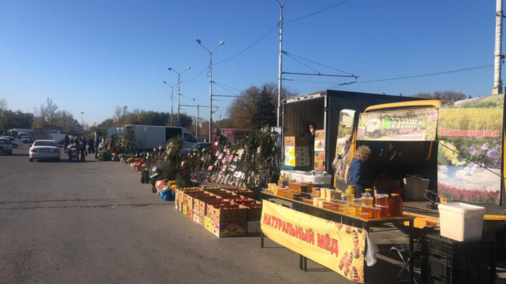 В Ростове разогнали торговцев овощами рядом со старым ростовским аэропортом