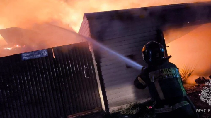 В Свердловской области у пожарного в огне погибли жена и дочь