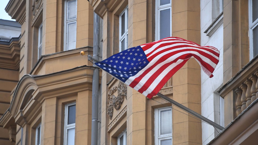 США отказались от планов возобновить выдачу виз в России с 1 сентября США отказались от планов возобновить выдачу виз в России с 1 сентября