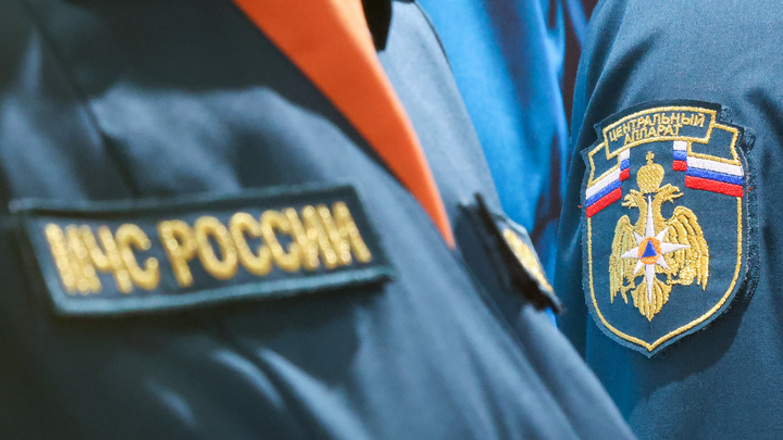 МЧС опубликовало кадры обрушения моста с автомобилями в Крыму