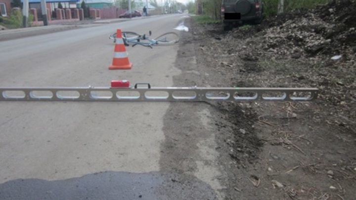В Самарской области велосипедист сначала попал под колёса внедорожника, а потом — в больницу