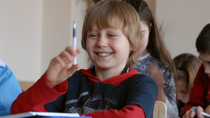 Получат по миллиону: В Томской области образовалась очередь из желающих учить сельских детей