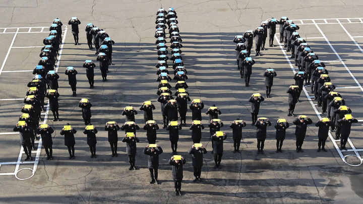 РИА Новости: в Хабаровске детям вручили грамоты с украинским гербом