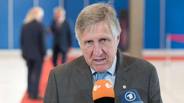 Русский дипломат довёл до истерики министра обороны Люксембурга, сказав всего одну фразу