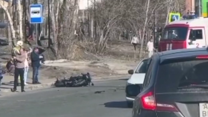 В Челябинске образовалась пробка из-за ДТП с байкером