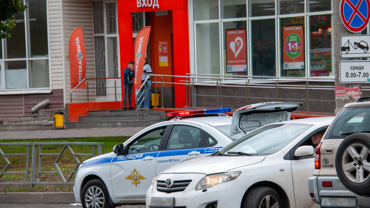 Не дорастут до звездочек: два молодых курсанта МВД ограбили мужчину в центре Петербурга