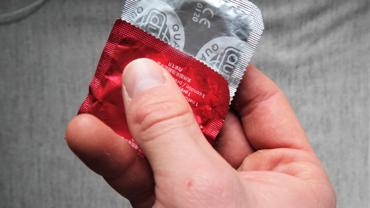 Продажи презервативов и контрацептивов резко снизились: аптеки теряют клиентов