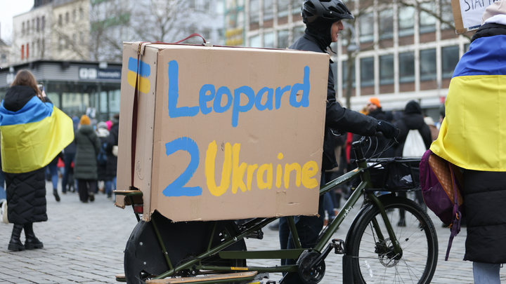 Берлин ищет лазейки в законах: Танки Киеву поставим, но с русскими не воюем - МИД ФРГ