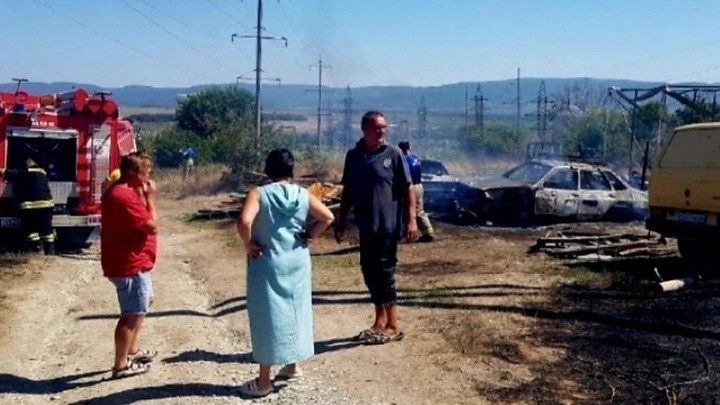 В Новороссийске двое братьев-подростков помогли потушить загоревшийся дом с машинами