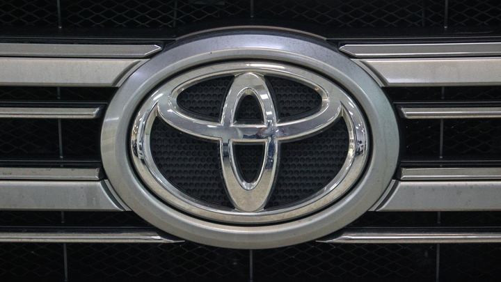 В Новосибирске на торгах продали арестованный Toyota Highlander с номером 001