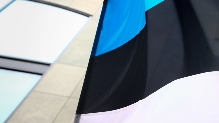 Эстония с октября начнёт продавать оставленные у границы с Россией автомобили