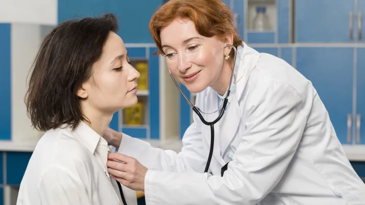 Терапевт Волгина рассказала, с чем могут быть связаны боли в желудке после еды