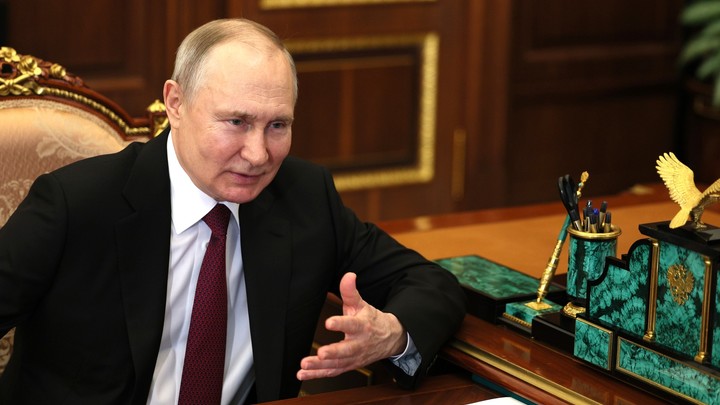 Путин предложил вернуть пионерию