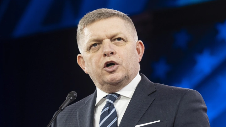 Премьер Словакии резко изменил планы: Всему виной - последствия покушения