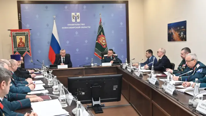 Губернатор Травников поблагодарил сибирских казаков за вклад в патриотическое воспитание