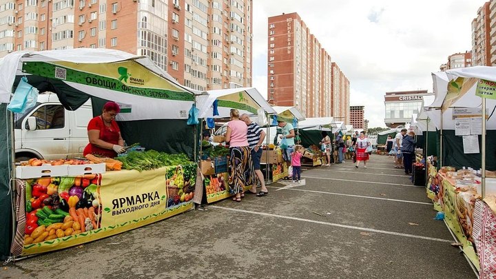Спелые фрукты и ягоды можно приобрести на ярмарках выходного дня
