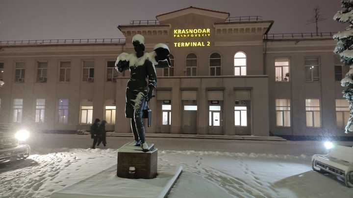 Обстановка в аэропорту Краснодара: Число задержанных рейсов увеличилось, время закрытия продлено