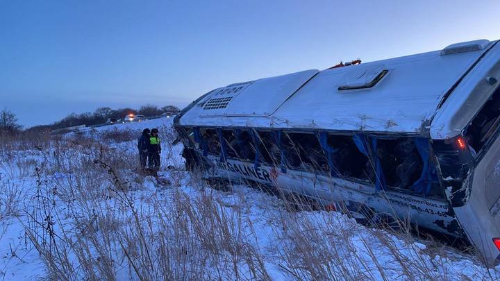 Шесть человек погибли и 17 пострадали в страшном ДТП с автобусом в Хабаровском крае