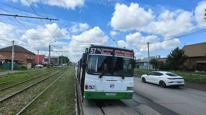 В Новосибирске 14-летний ребёнок пострадал из-за взрыва колеса в автобусе