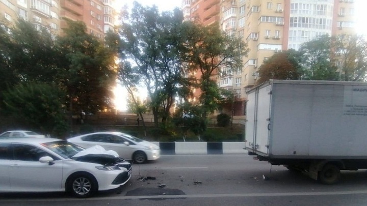 В Ростове-на-Дону в аварии на Стачки пострадала 20-летняя девушка