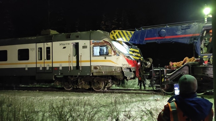 Движение на участке Савеловского направления МЖД восстановили после столкновения поезда с грузовиком