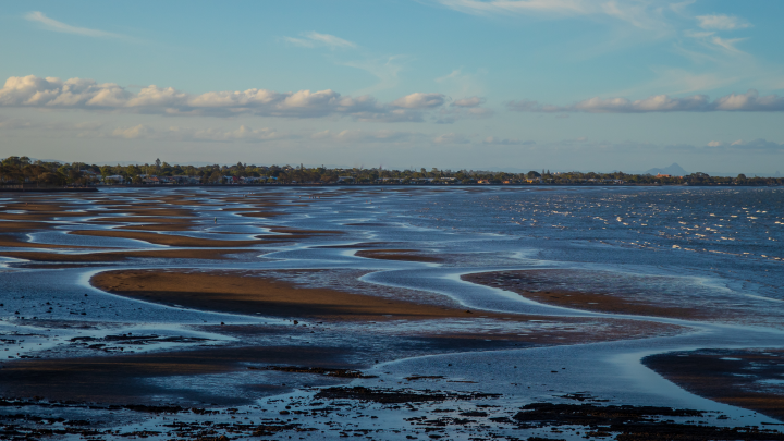 В Чёрном море снова нефть: пятно движется к пляжам