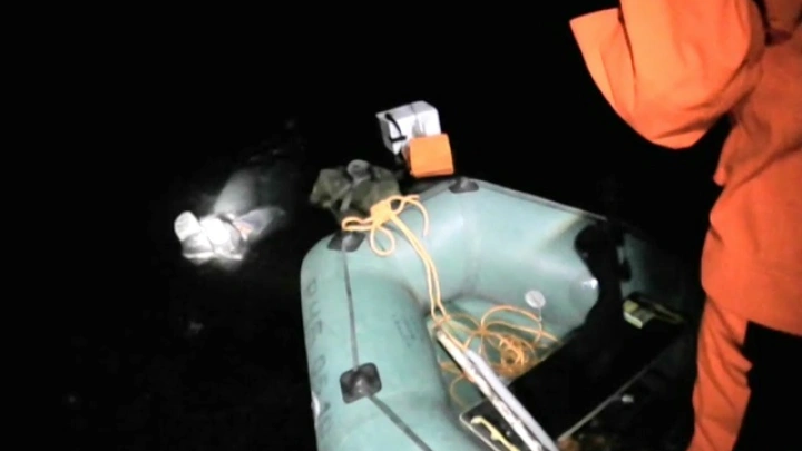 Тело вмерзло в лёд: спасатели столкнулись с жуткой ситуацией на озере в Челябинской области