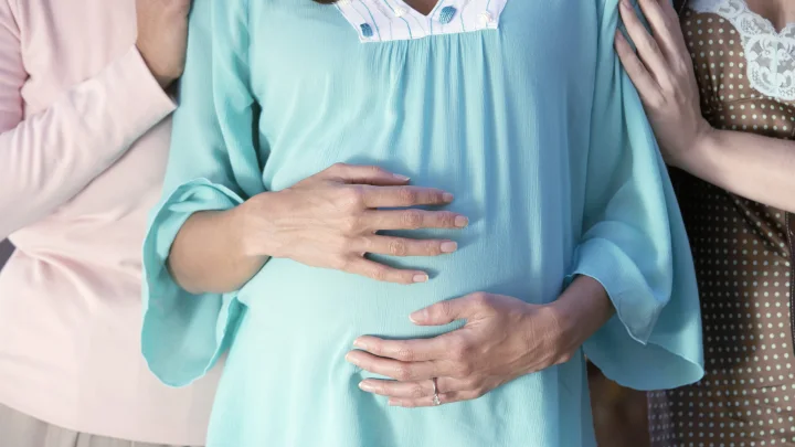 Люксы все заняты, я разрешаю выкупить эту палату: Беременным женщинам устроили аукцион. Не постеснялись даже камеры