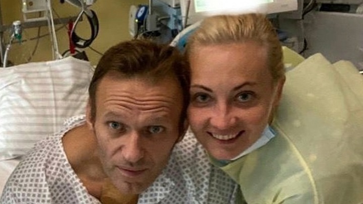 Навальный вылил ушат грязи на своих спасителей из Омска: Готовы ждать, пока я умру