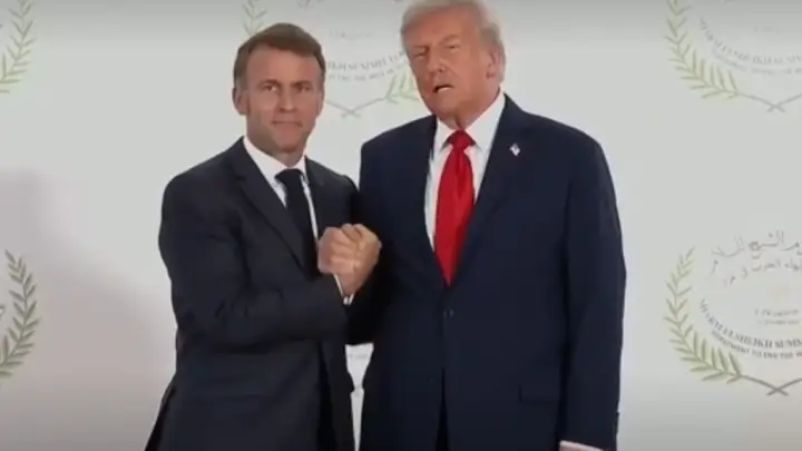 Трамп напугал Макрона своим рукопожатием на саммите в Египте