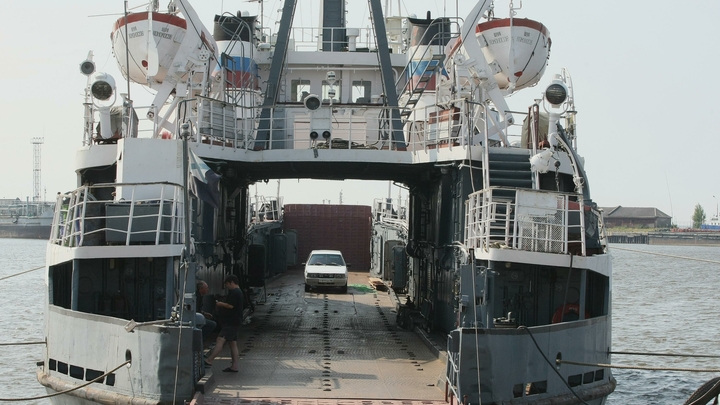 Керченская переправа вторые сутки закрыта из-за сильного шторма