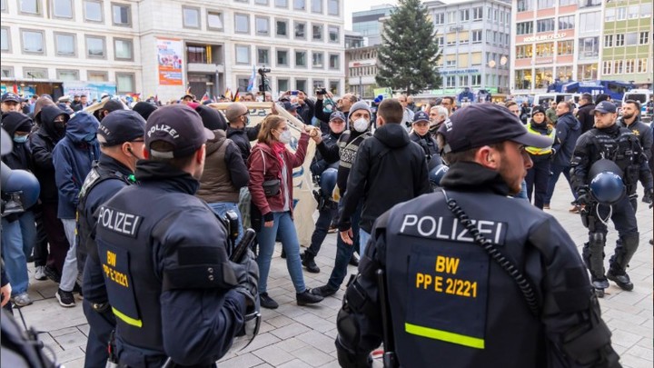 Русскую девушку, станцевавшую Калинку в Германии, депортировали - СМИ