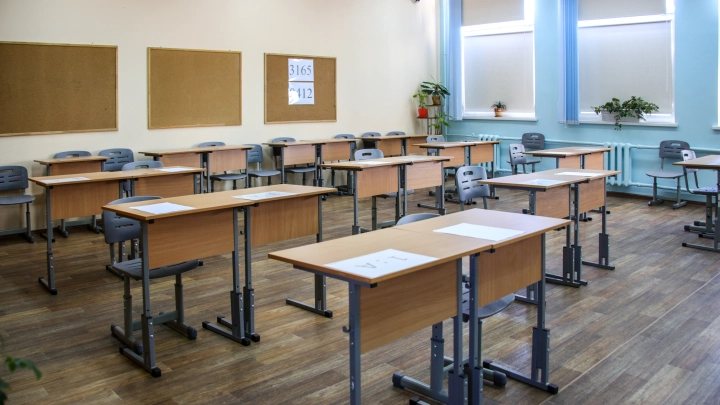 Пусть платят: Депутат Нилов предложил отменить бесплатное образование для детей мигрантов