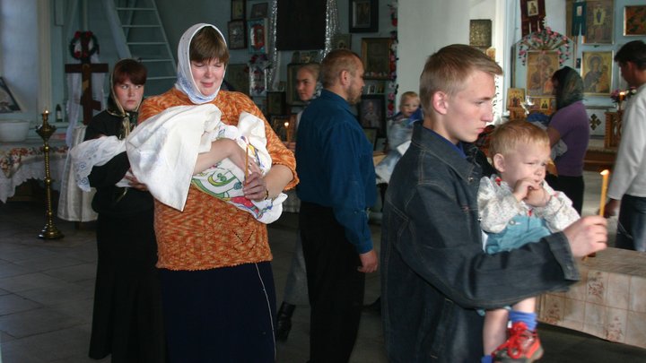 Священник рассказал, как правильно выбрать крестных родителей для ребенка