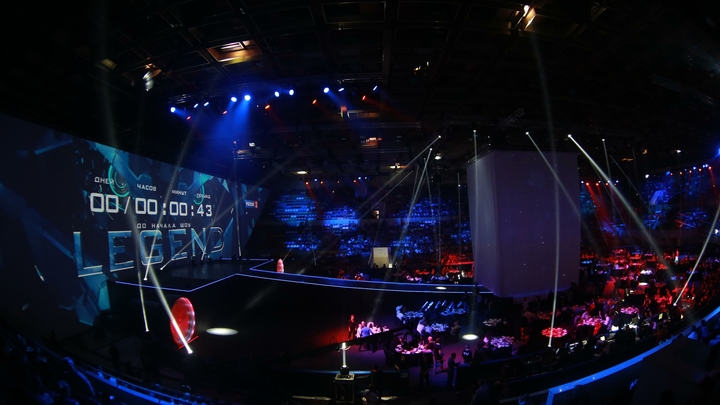 Унизившего русский народ бойца настигла жёсткая расплата на голых кулаках