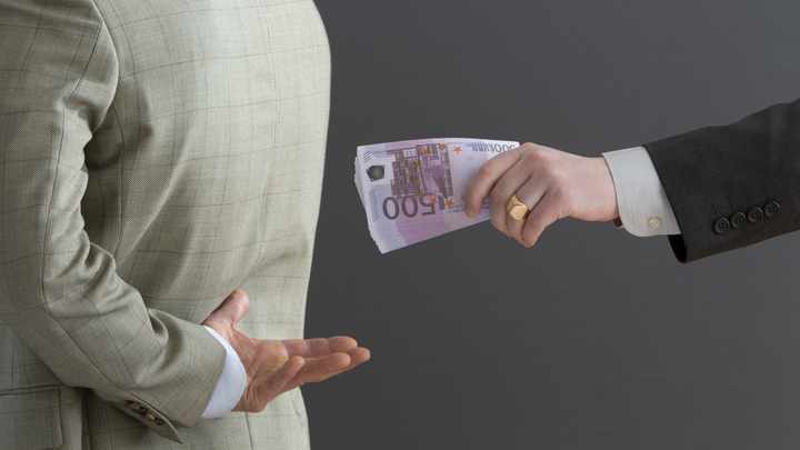 Гендиректор анапского санатория обманул акционеров почти на 8 млн рублей и сбежал за границу