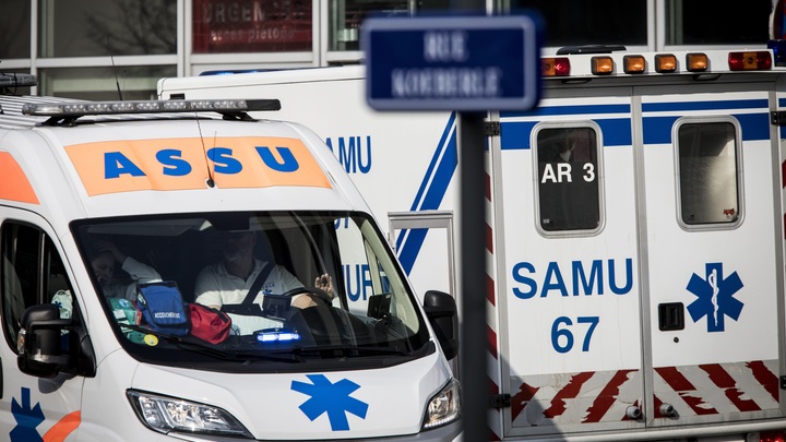 ЧП в Париже: Неизвестный протаранил террасу кафе, где находились люди - AFP