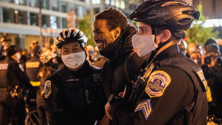 Сколько может пролиться крови…: Сторонников Трампа на улицах могут остановить военные