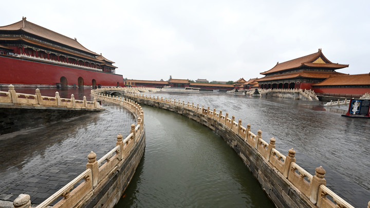 Китай нанёс удар по цепочкам военных поставок на Украину: Киев принялся выпрашивать