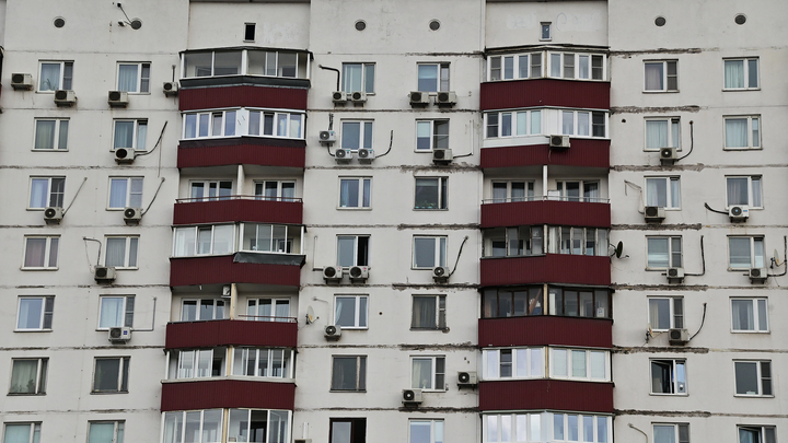 Развешивавший бельё москвич случайно упал с высоты седьмого этажа